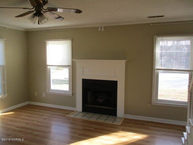 Building Photo - 414 Wolf Run Ln