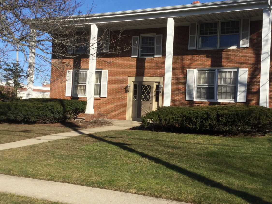 Building Photo - 26 California Dr