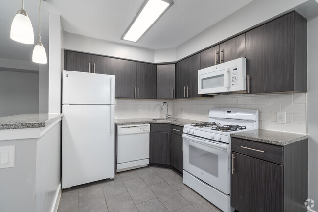 2BR, 1BA - 832SF - Kitchen - Rock Hill Apartments