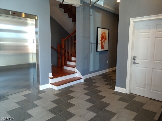 Building Photo - 459 Main St