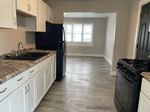 Building Photo - 317 Majestic St SE