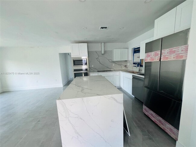 Foto del edificio - 912 NE 2nd Ct
