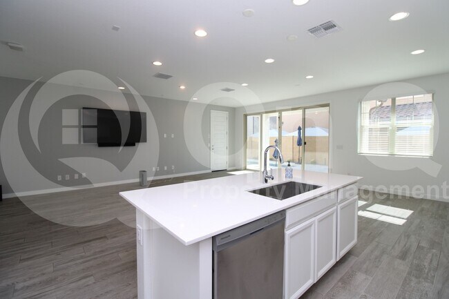 Foto del edificio - 9928 E Tahoe Ave