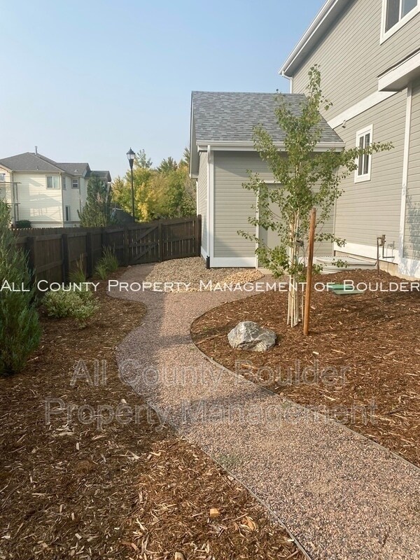 Foto del edificio - 5729 Pierson Mountain Ave