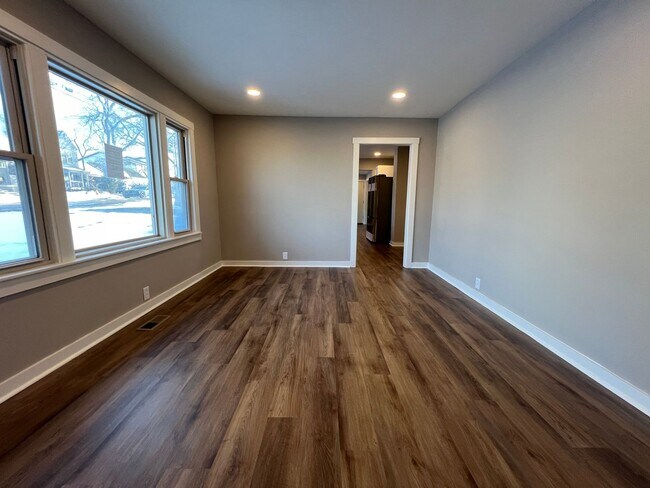 Foto del edificio - Remodeled Single Level 3 Bed, 2 Bath Home w/ 1 Car Garage