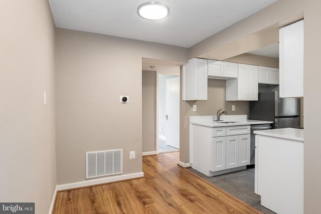Building Photo - 814 N Arlington Blvd
