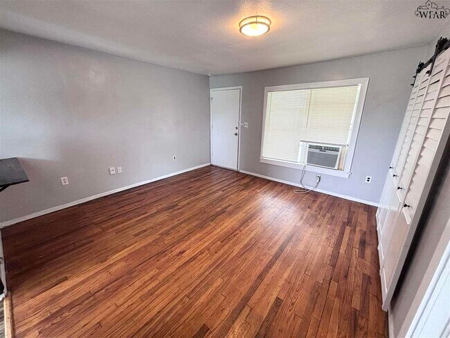 Foto del edificio - 1513 P B Ln