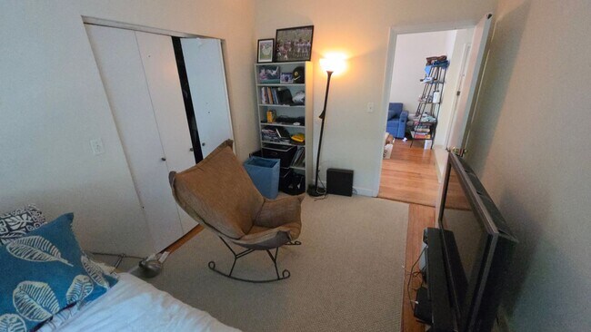 Foto del edificio - No Broker Fee | Brighton 2 Bed Condo | Heat, Hot Water & Water Included