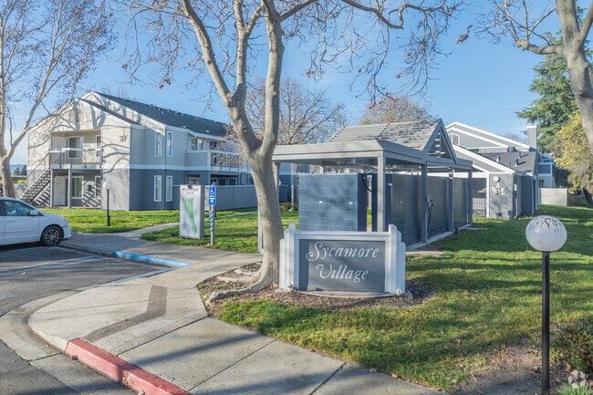 Entrada - SYCAMORE VILLAGE