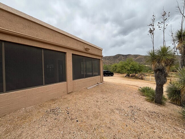 Foto del edificio - 43003 N Old Mine Rd