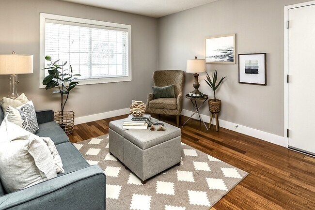 Building Photo - 3074 Mason Street, Unit 3