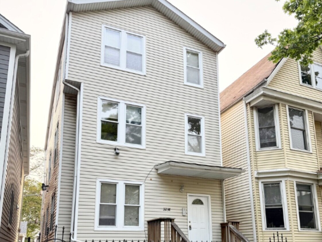 Foto principal - 3238 N Whipple St