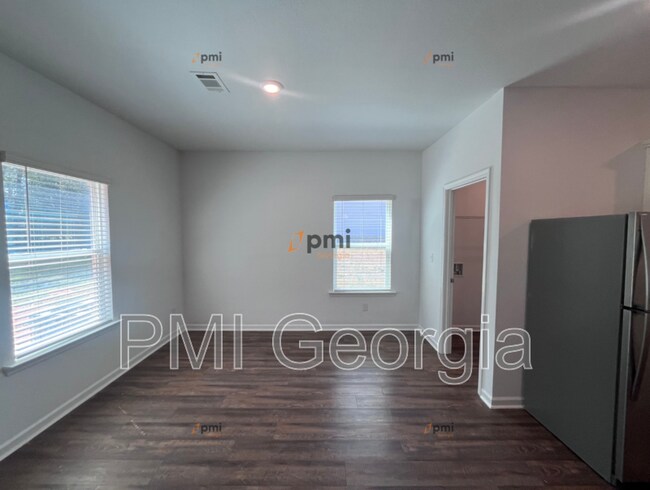 Foto del edificio - 3334 Bridgewood Dr