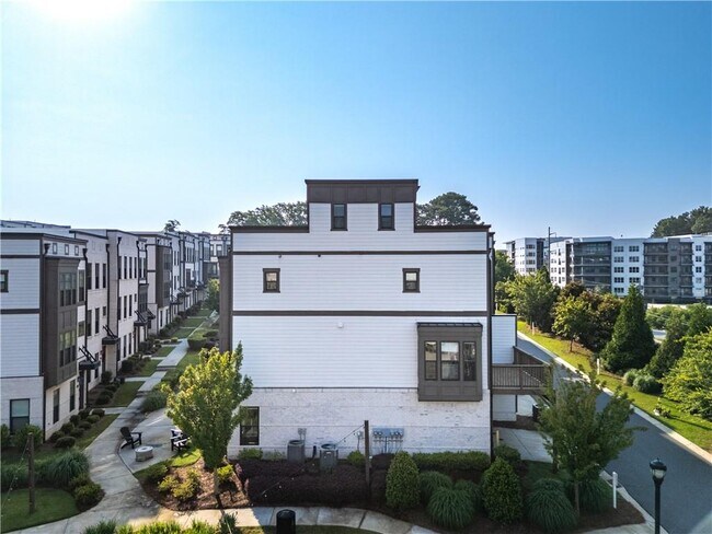 Foto del edificio - 2076 Holtz Ln