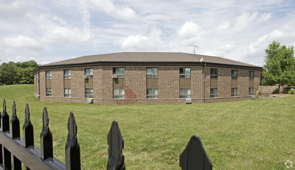 Primary Photo - Richardson Manor