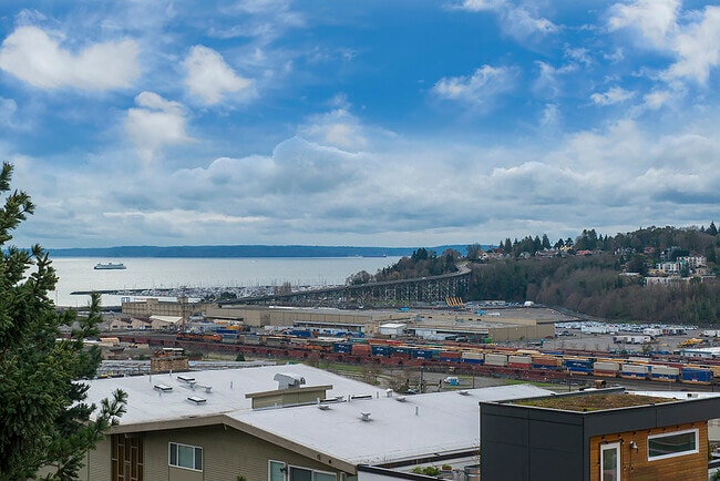 Building Photo - 2563 13th Avenue West