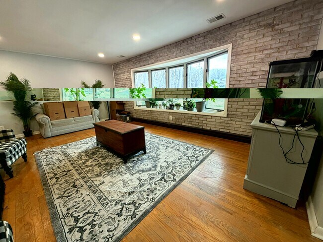Foto del edificio - 2119 Oaklyn Dr