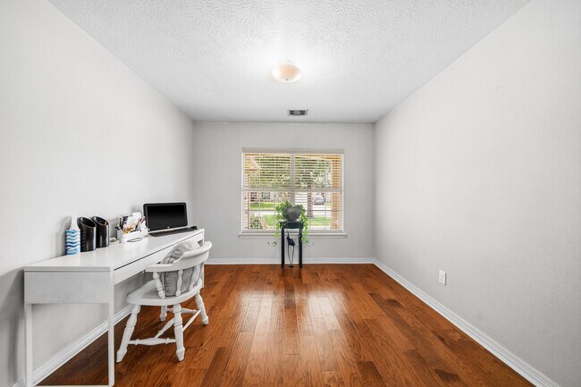 Foto del edificio - 3414 Oaklawn Pl Dr