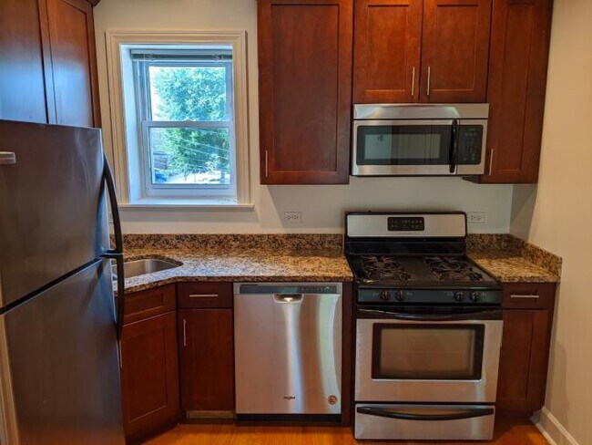 Foto del edificio - 2 bedroom in Evanston IL 60202