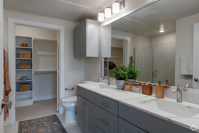 2 habitaciones, 2 baños - 1161 pies cuadrados - Baño principal - The Kelsey at Scofield Farms