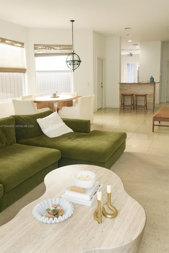 Building Photo - 1139 NE 3rd Ave