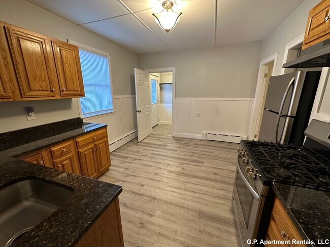 Building Photo - 41 Floral Ave