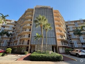 Building Photo - 3301 N Country Club Dr