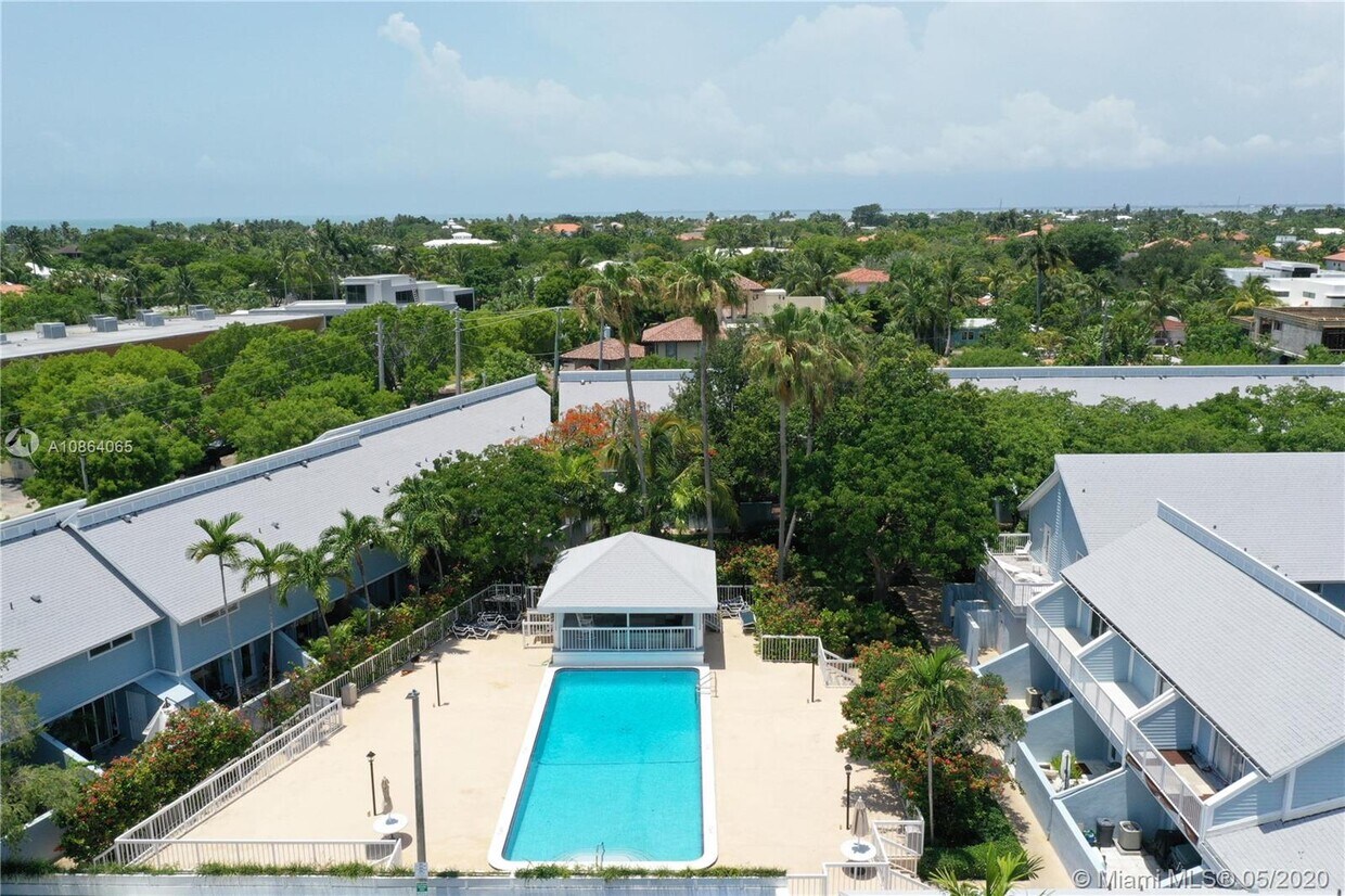 Primary Photo - 798 Crandon Blvd