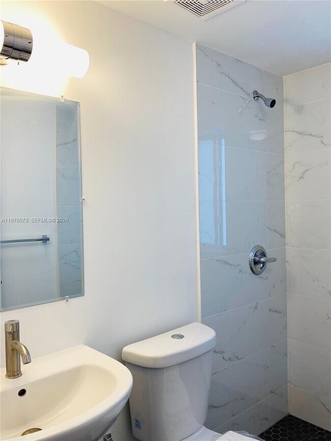 Foto del edificio - 1560 NW 1st Ct