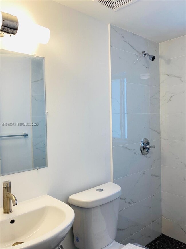 Building Photo - 1560 NW 1st Ct