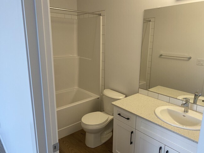 Photo du bâtiment - 1530 Tamarack Blvd NW