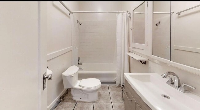 Foto del edificio - Charming four-bedroom home one block from UNR