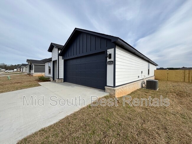 Building Photo - 6424 Newark Dr