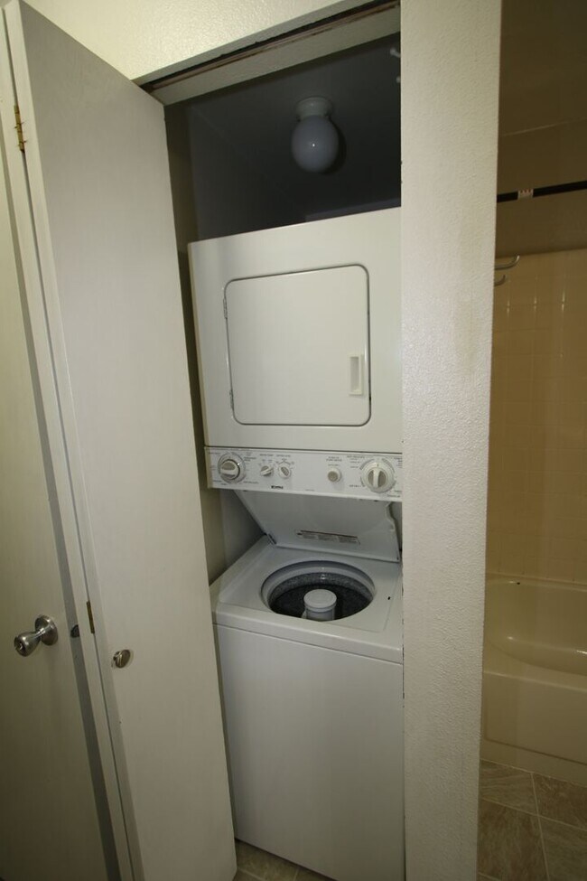 Foto del edificio - 1 Bedroom with a 1 car garage!