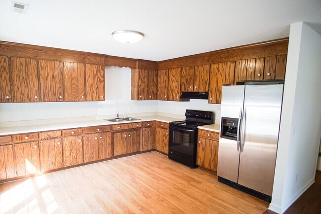 111 B VICTOR AVENUE - KITCHEN - 111 Victor Avenue Ext