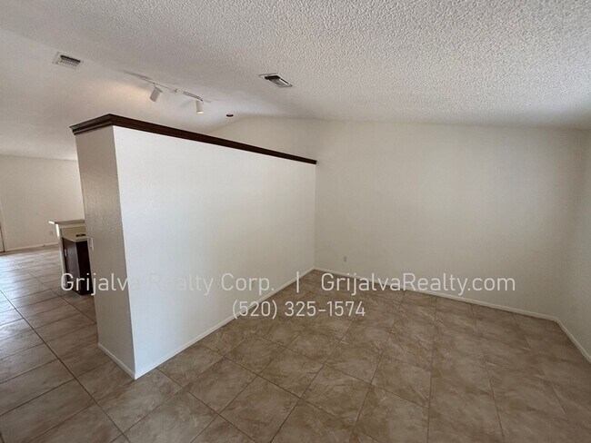 Foto del edificio - 3 Bedroom House in Midvale for Rent (Drexel/Midvale Park)