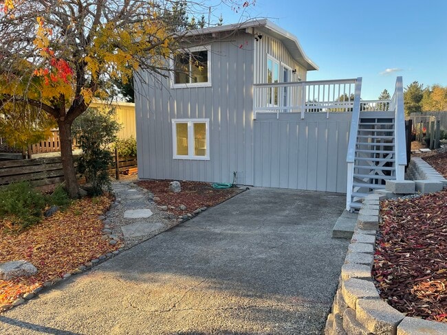 Building Photo - 117 Christel Oaks Dr