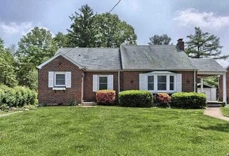 Building Photo - 409 N 48th St