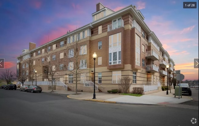 Building Photo - 368 Rector St