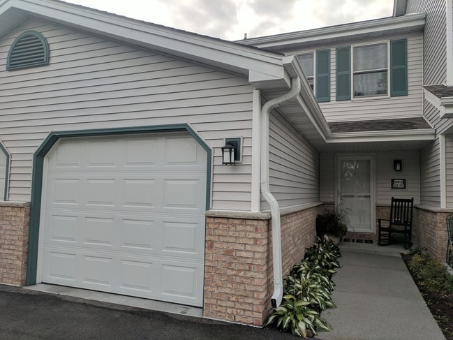 Building Photo - Fairfield Townhouses