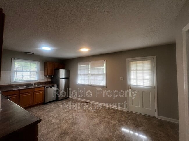 Foto del edificio - 511 Buck Branch Dr