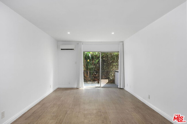 Building Photo - 4431 Don Ricardo Dr