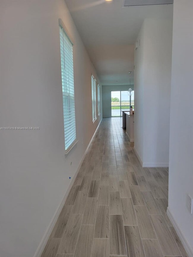Foto del edificio - 5727 Gingham Dr