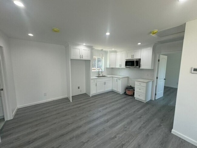 Building Photo - Beautiful 2 Bedroom in Norwalk