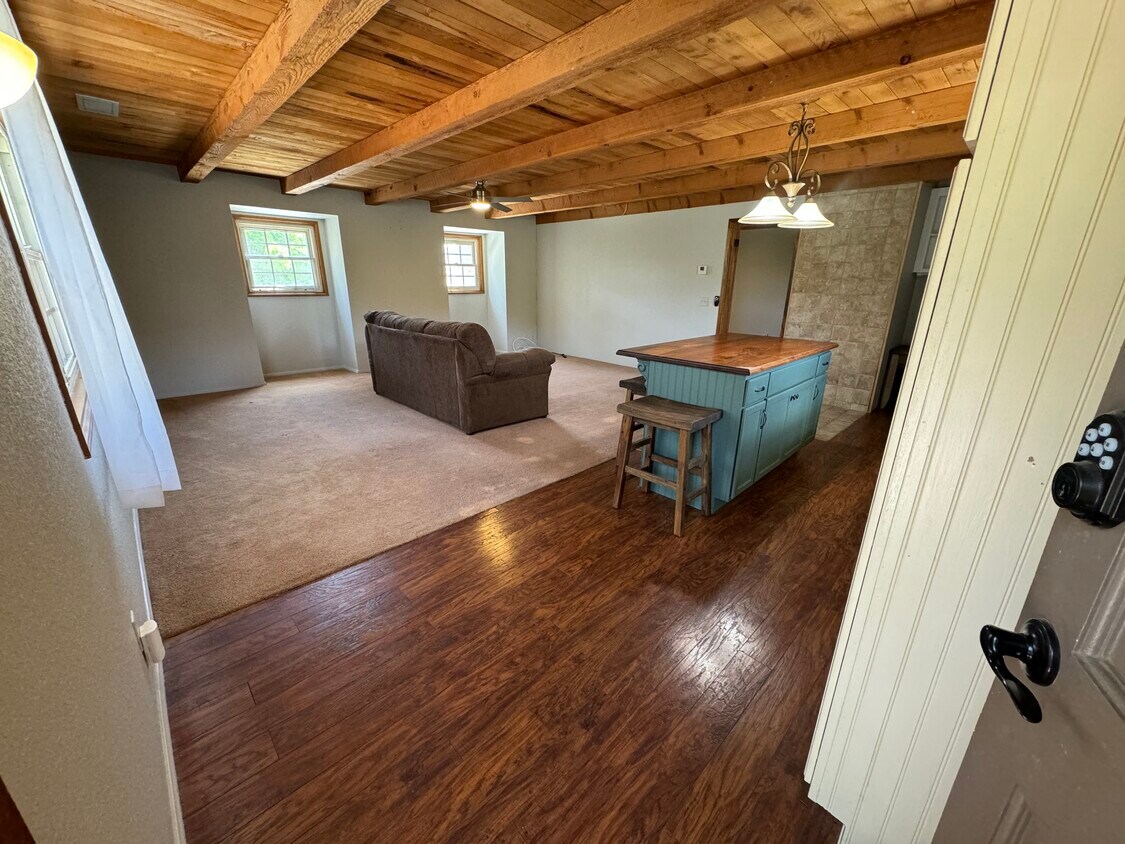 2815 Via del Robles Unit 1 Bedroom Apartment, Fallbrook, CA 92028