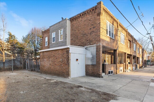 Building Photo - 1602 Pershing St