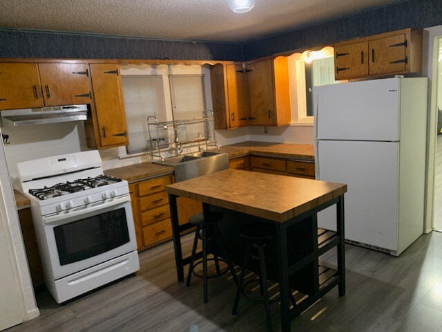 Foto del edificio - 327 E 16th St