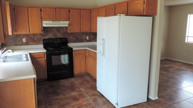 Foto del edificio - 3 bedroom 2 bath duplex