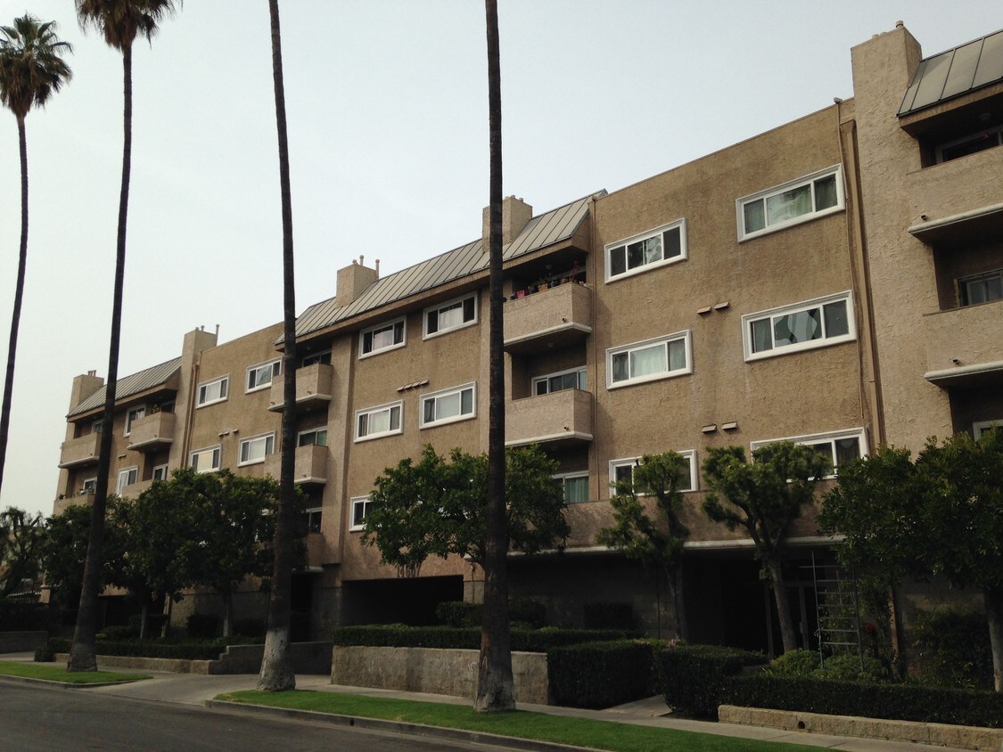 14607 Erwin St Unit 311, Los Angeles, CA 91411 Condo for Rent in Los