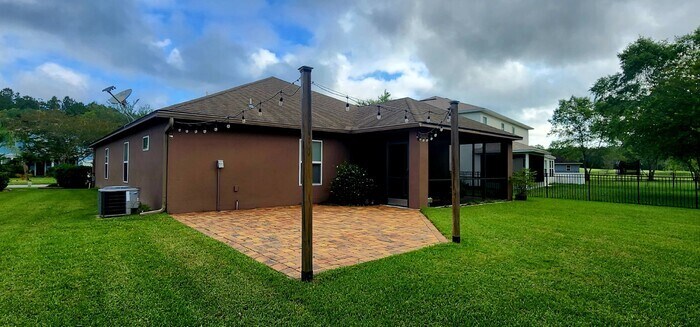 Foto del edificio - Serene Home on golf Course with Large Screened Patio